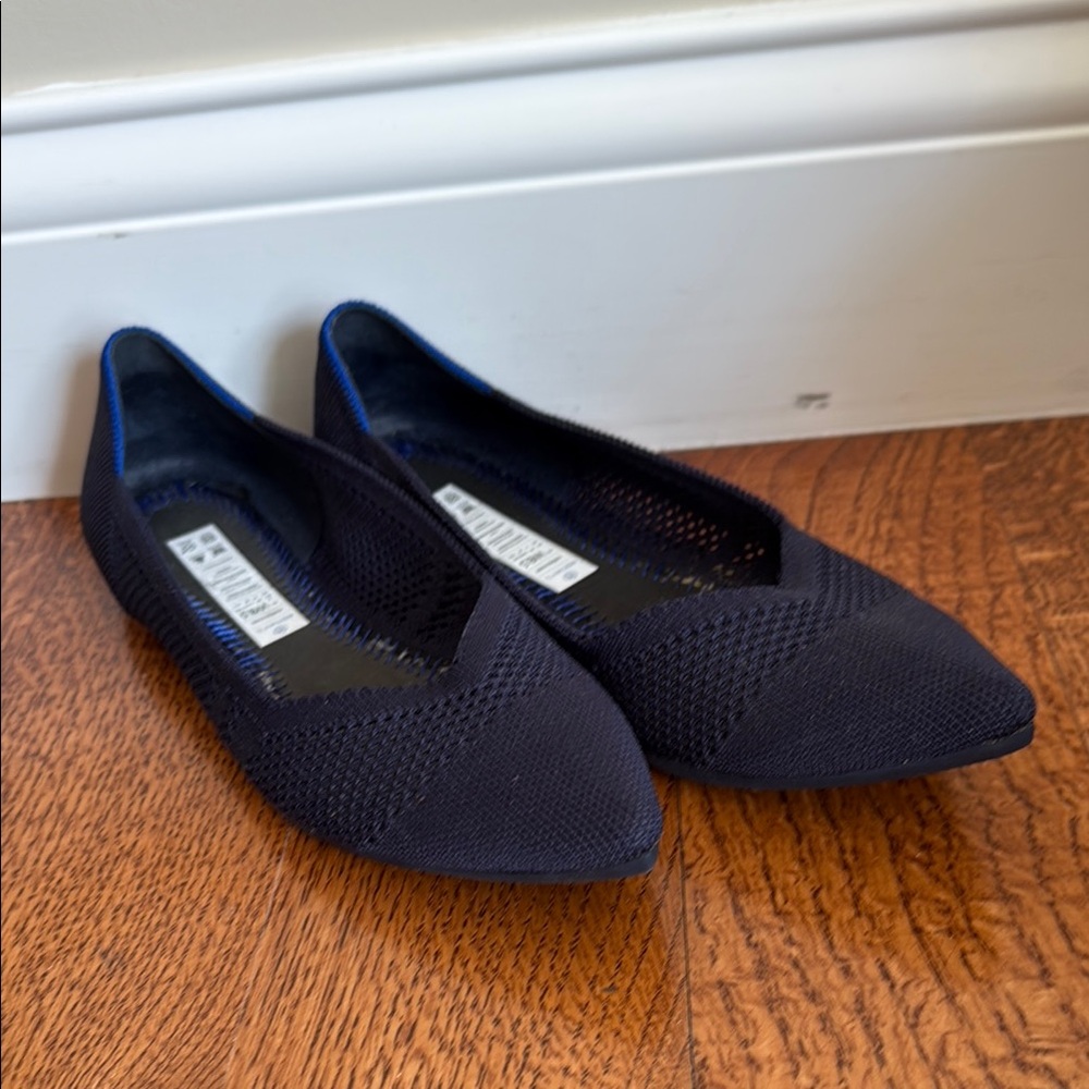 Rothy’s navy pointed flats